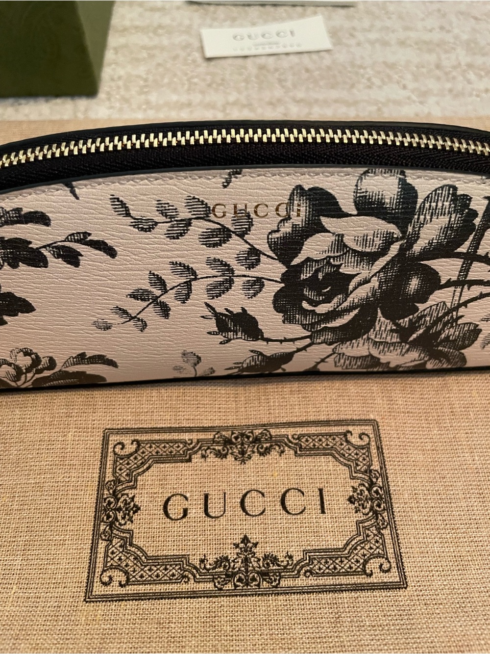 GUCCI Black & White Floral Leather Case